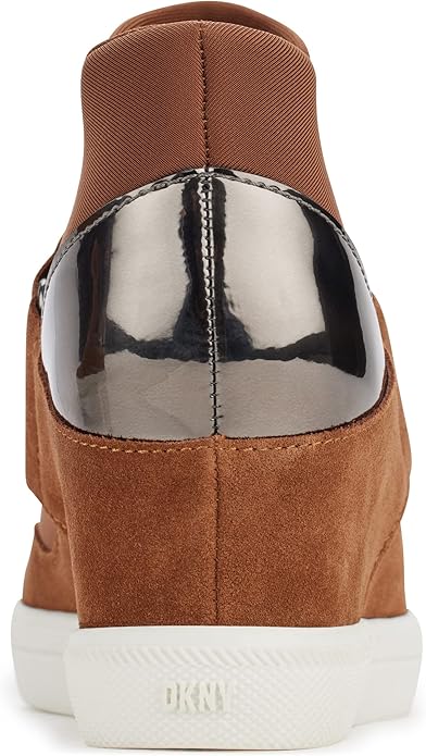 DKNY  Comfortable Classic Slip-on - Image 3